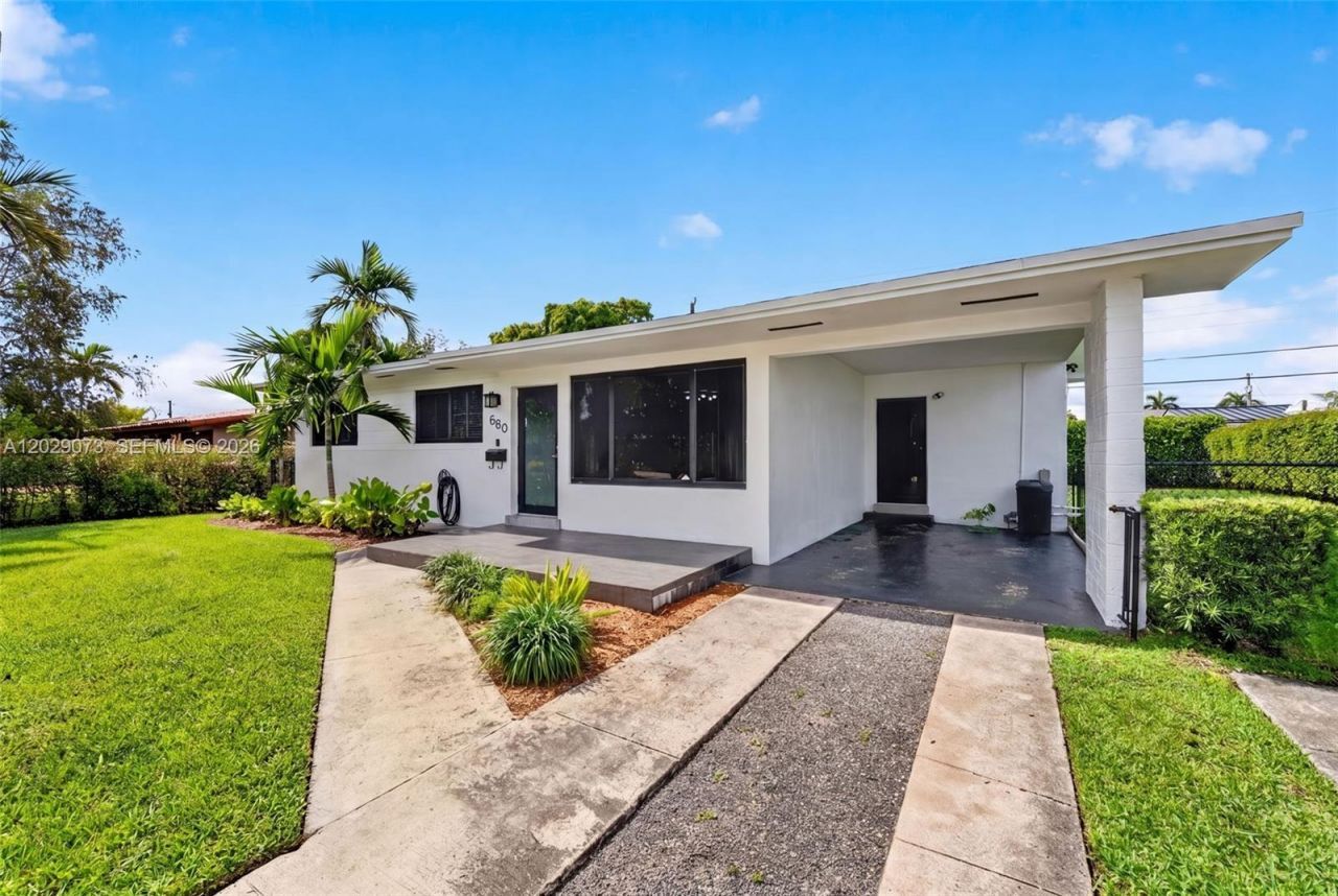 680 W 50th Pl , Hialeah, FL 33012 Photo