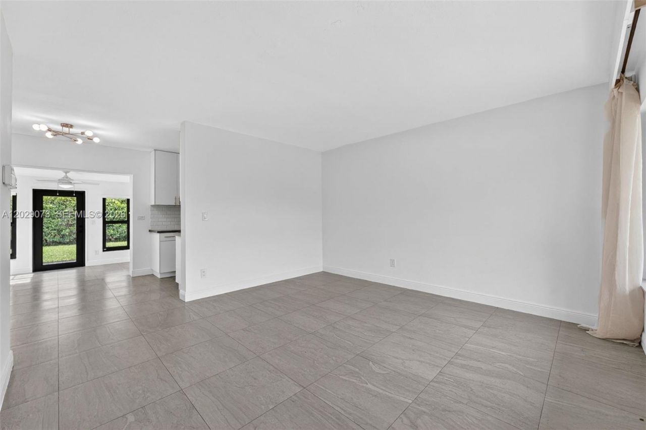 680 W 50th Pl , Hialeah, FL 33012 Photo