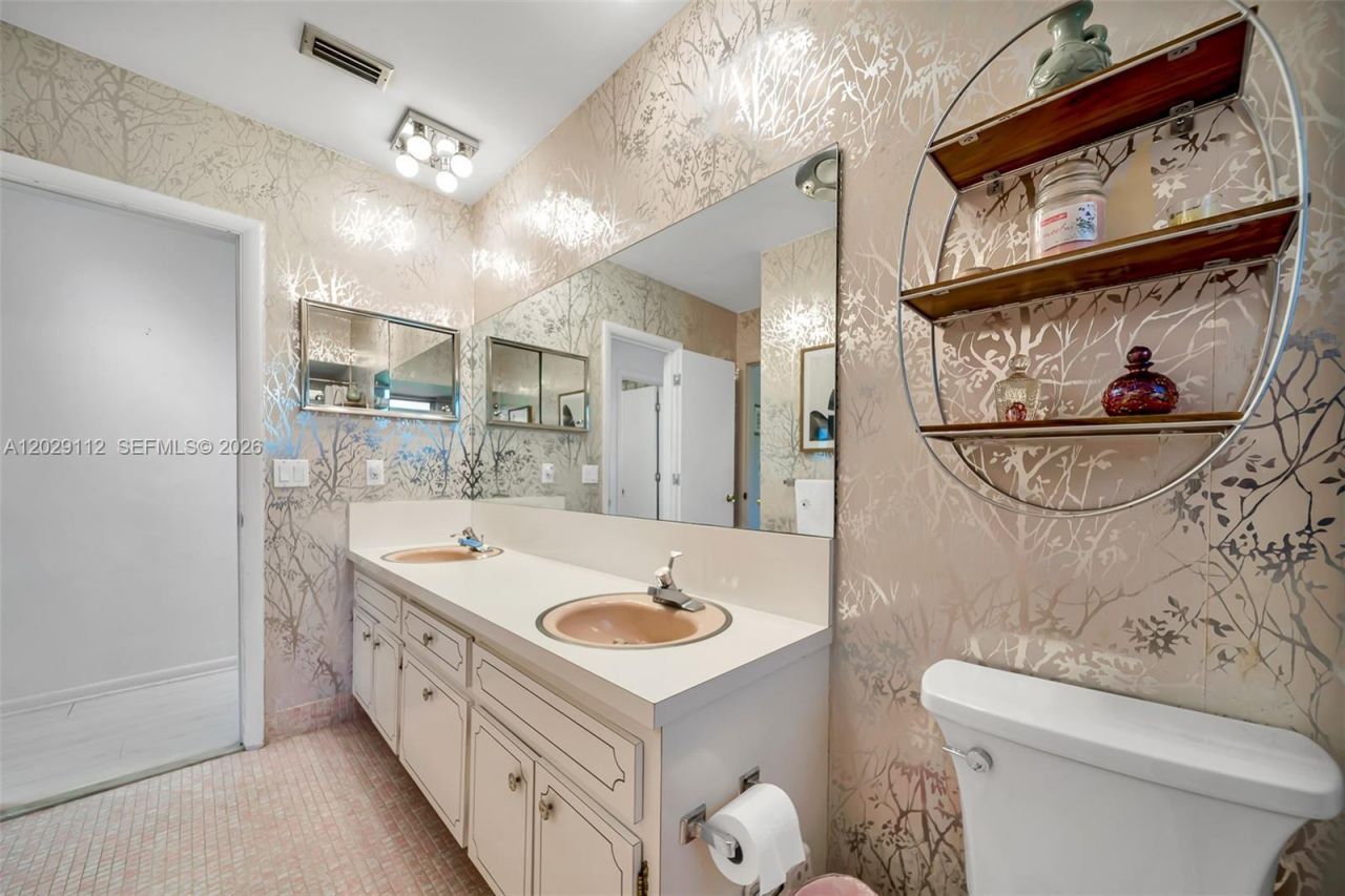 6760 SW 62nd Ter, South Miami, FL 33143 Photo