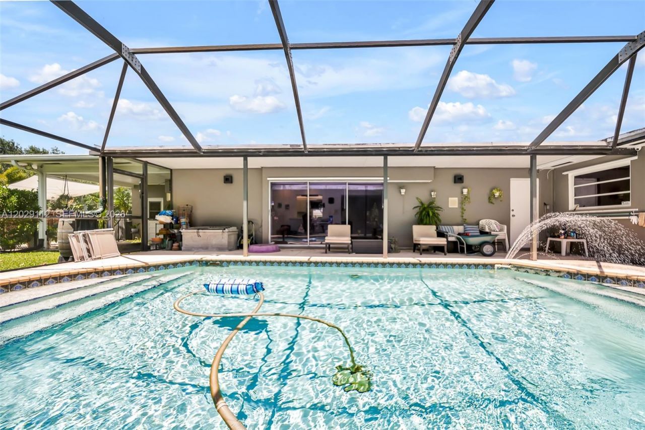 6760 SW 62nd Ter, South Miami, FL 33143 Photo