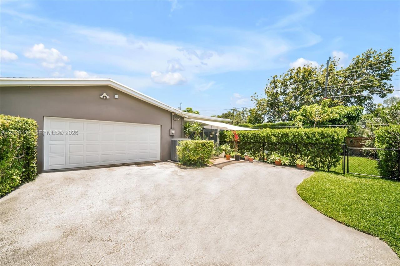 6760 SW 62nd Ter, South Miami, FL 33143 Photo