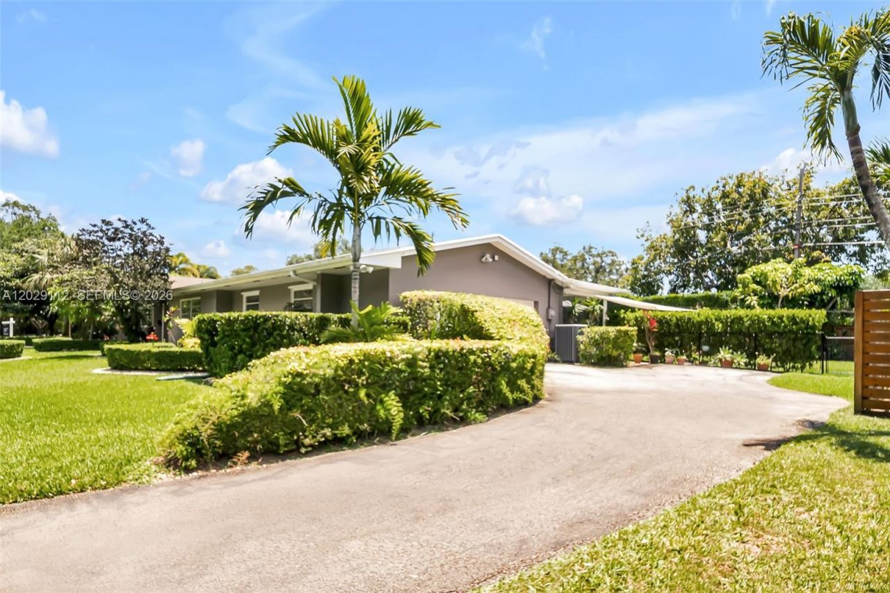 6760 SW 62nd Ter, South Miami, FL 33143 Photo
