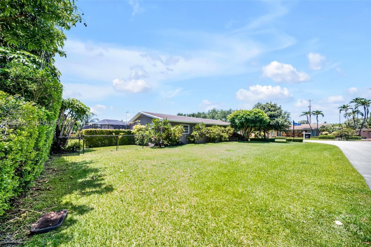 6760 SW 62nd Ter, South Miami, FL 33143 Photo