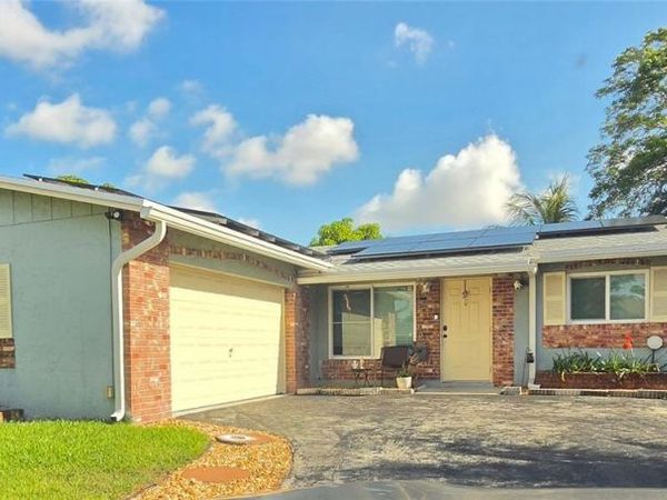 7715 SW 9th St, North Lauderdale, FL 33068