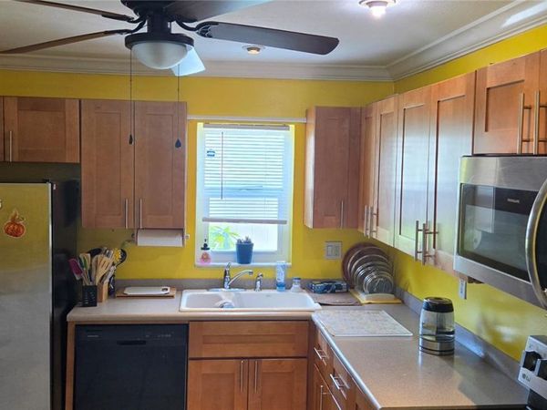7715 SW 9th St, North Lauderdale, FL 33068