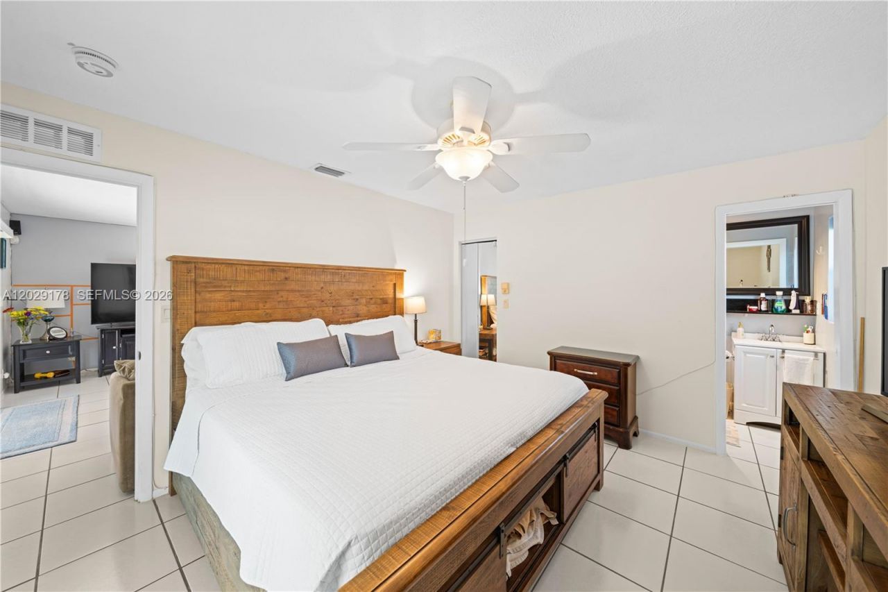 7715 SW 9th St, North Lauderdale, FL 33068 Photo