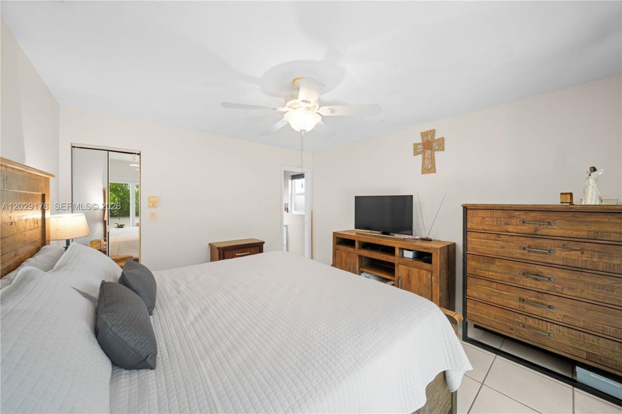 7715 SW 9th St, North Lauderdale, FL 33068 Photo