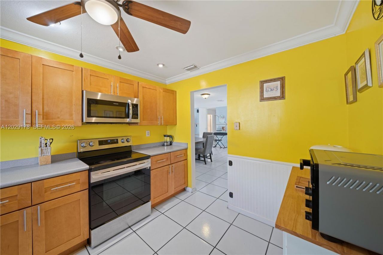 7715 SW 9th St, North Lauderdale, FL 33068 Photo