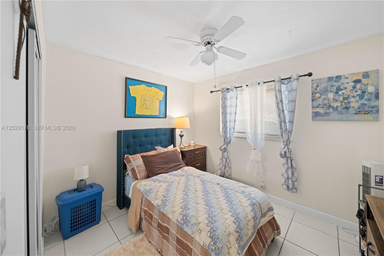 7715 SW 9th St, North Lauderdale, FL 33068 Photo