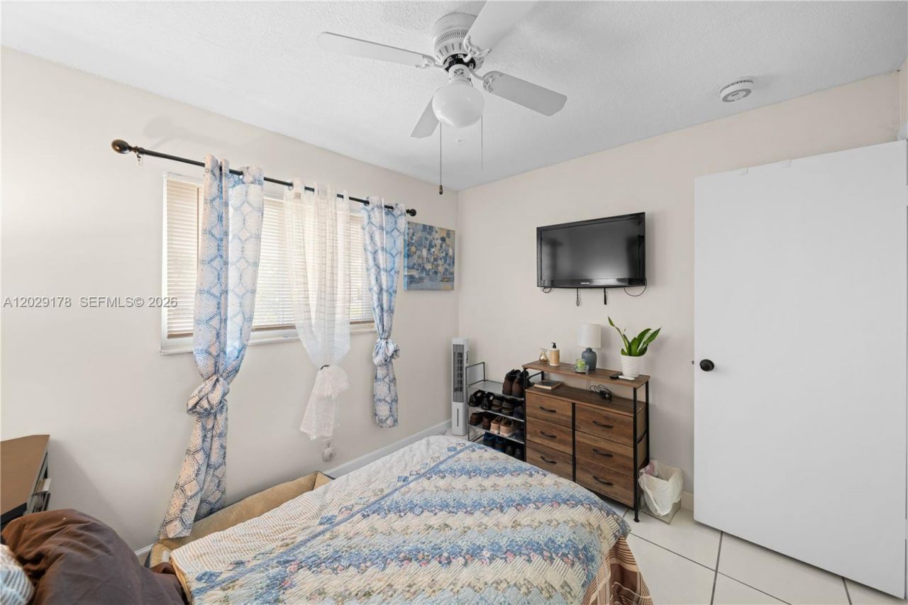 7715 SW 9th St, North Lauderdale, FL 33068 Photo