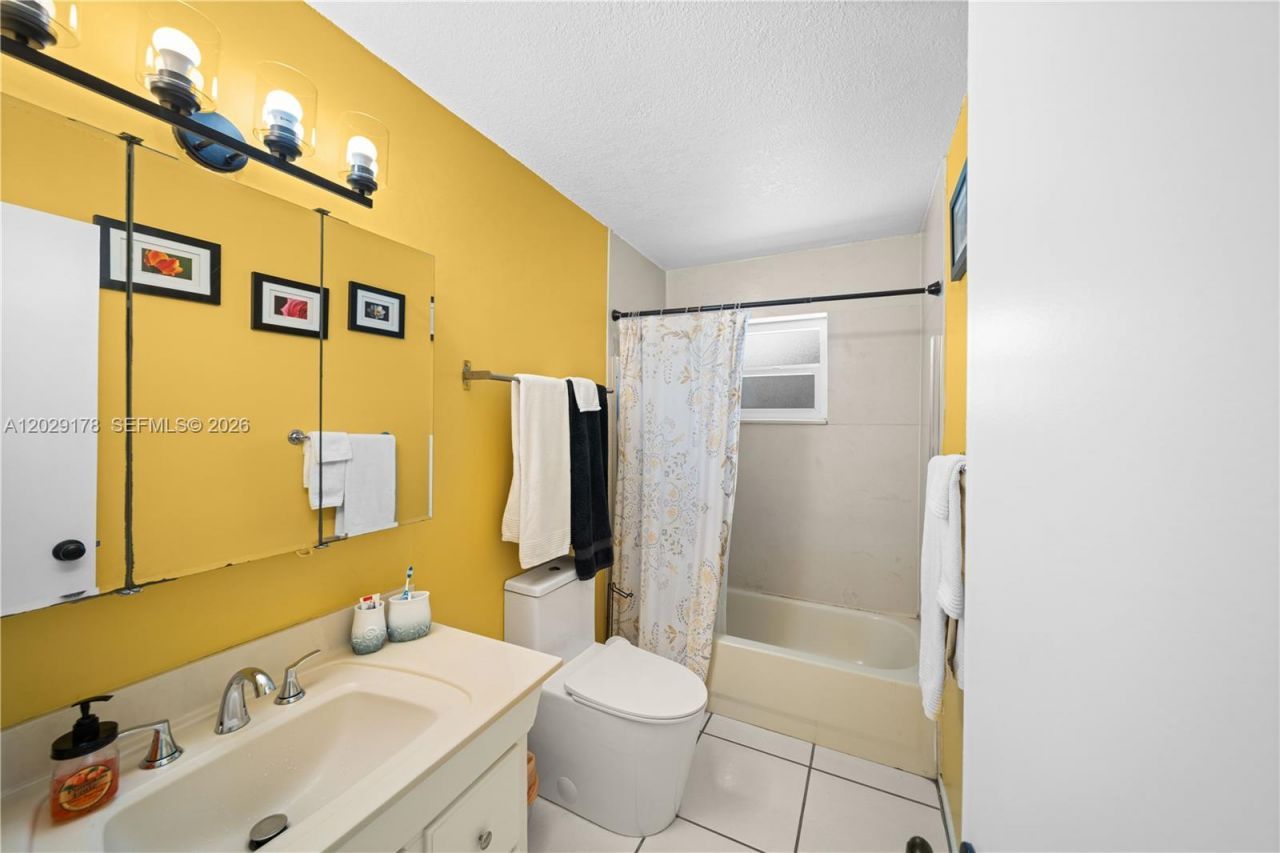 7715 SW 9th St, North Lauderdale, FL 33068 Photo