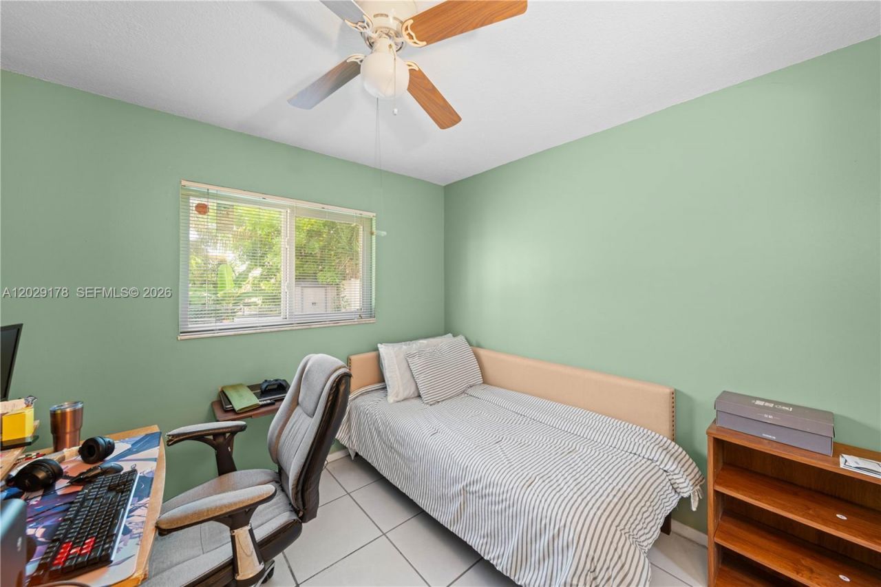 7715 SW 9th St, North Lauderdale, FL 33068 Photo