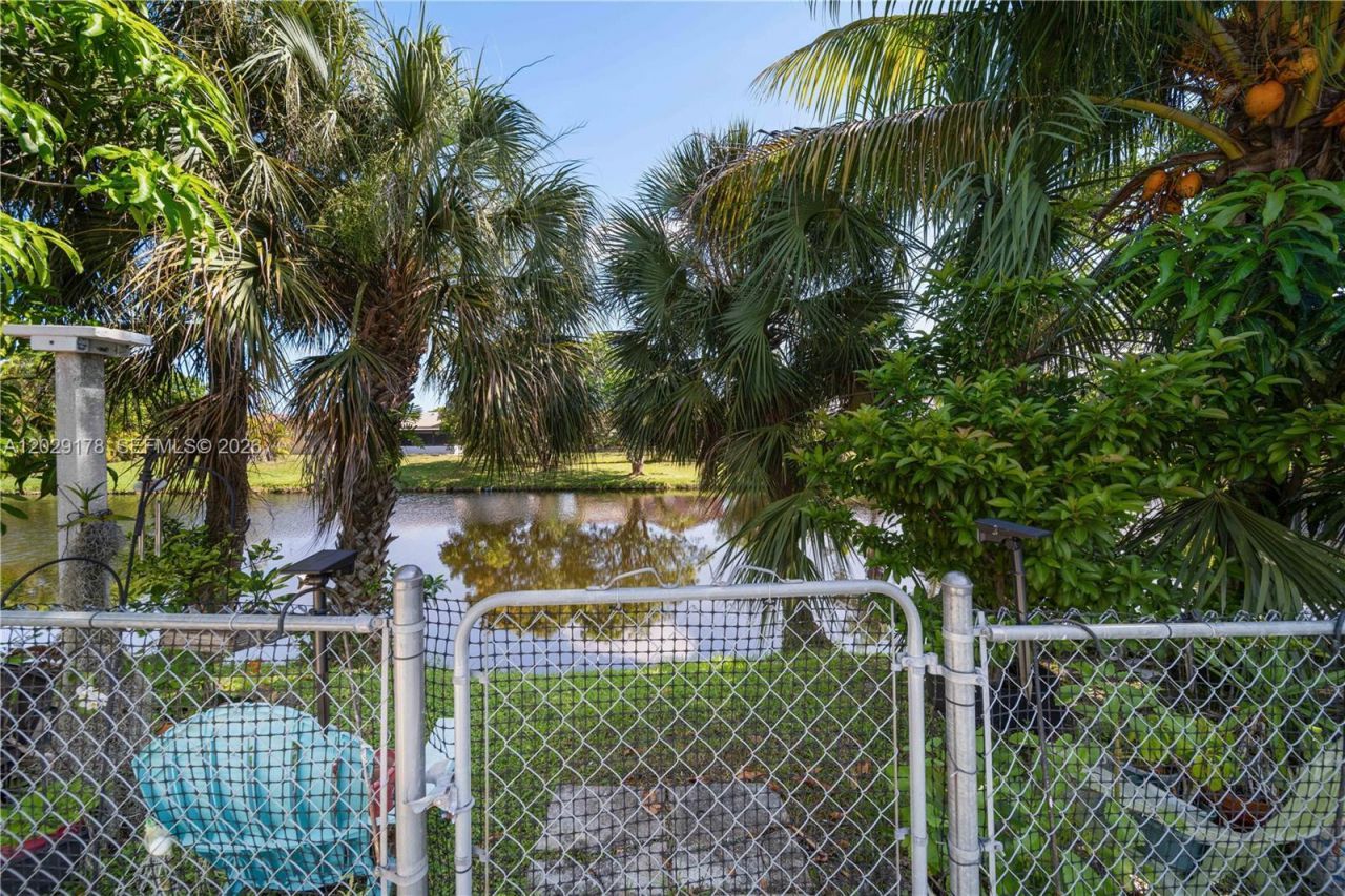 7715 SW 9th St, North Lauderdale, FL 33068 Photo