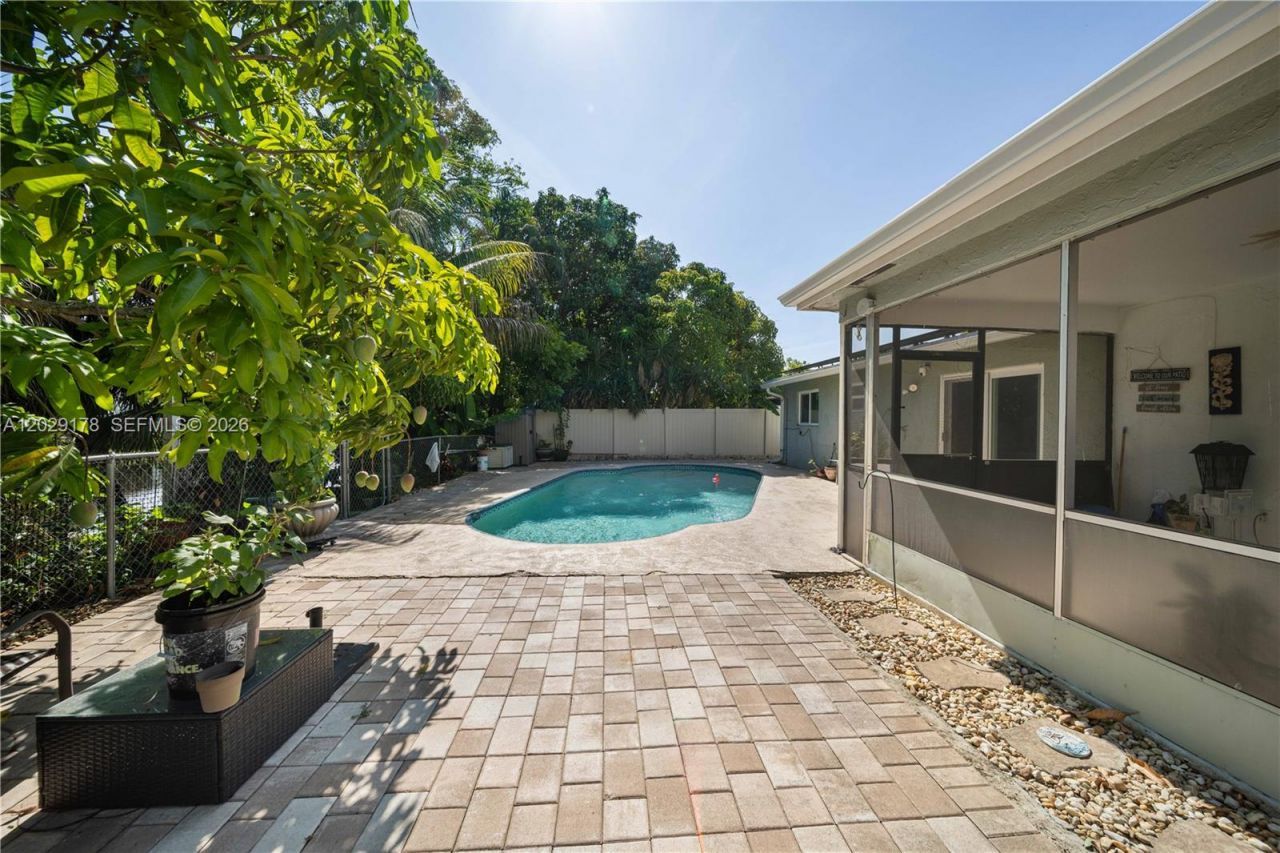 7715 SW 9th St, North Lauderdale, FL 33068 Photo