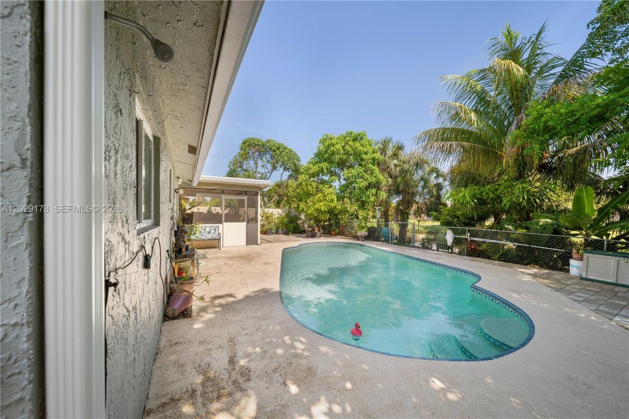 7715 SW 9th St, North Lauderdale, FL 33068 Photo