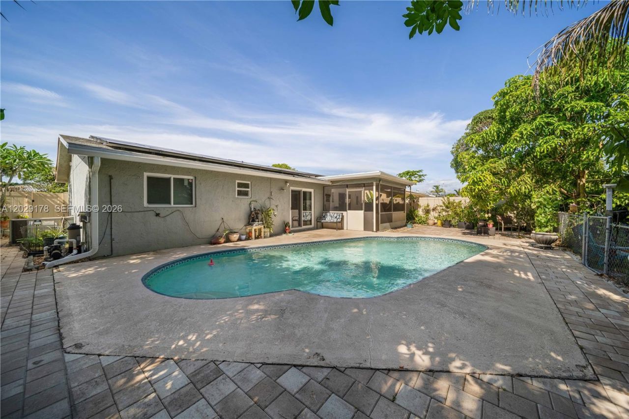 7715 SW 9th St, North Lauderdale, FL 33068 Photo