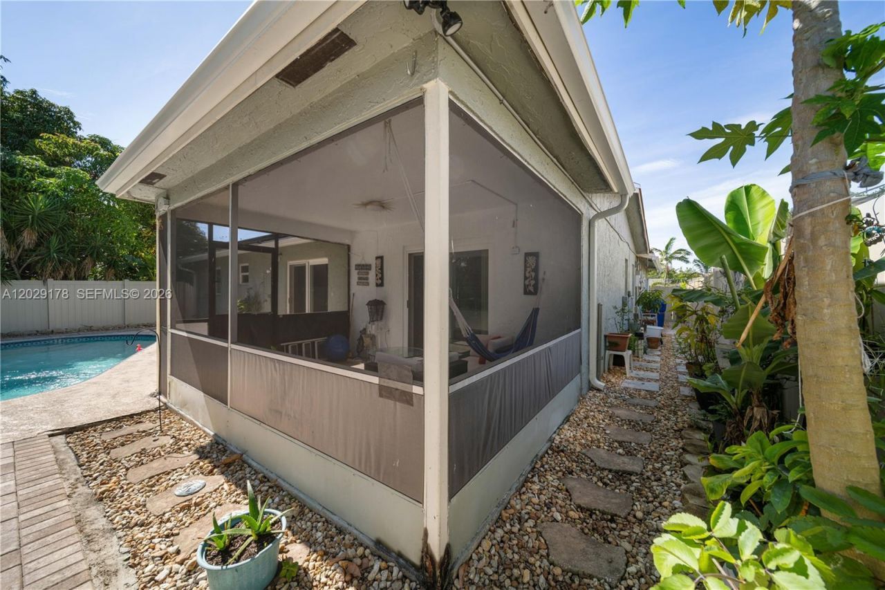7715 SW 9th St, North Lauderdale, FL 33068 Photo