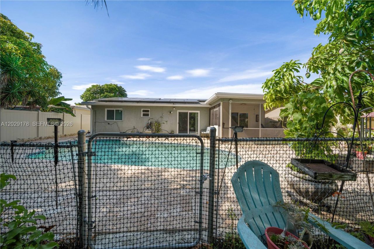 7715 SW 9th St, North Lauderdale, FL 33068 Photo