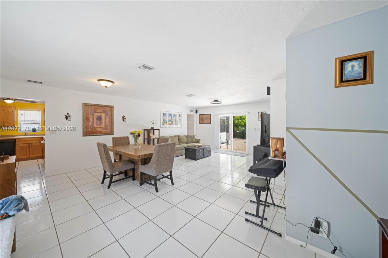 7715 SW 9th St, North Lauderdale, FL 33068 Photo