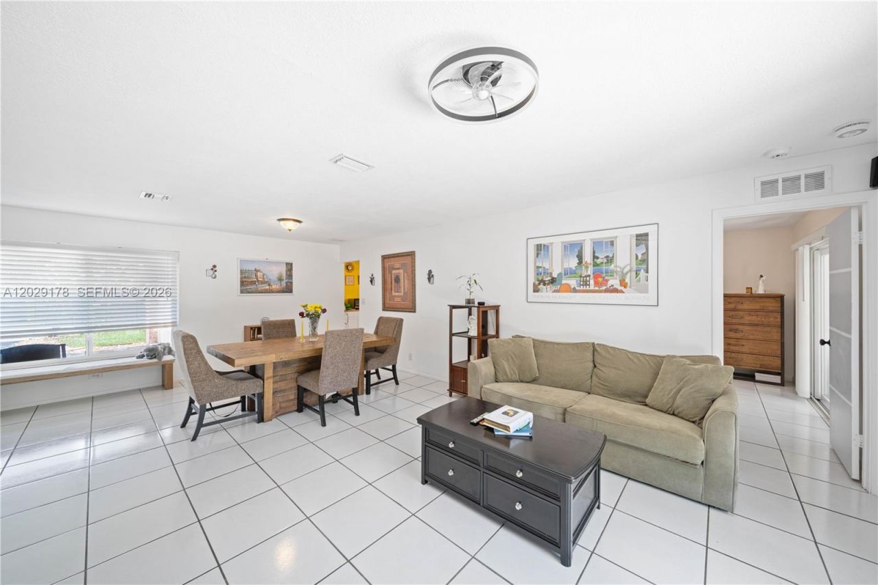7715 SW 9th St, North Lauderdale, FL 33068 Photo