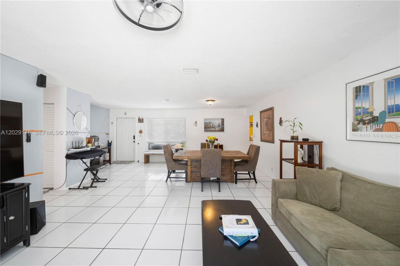7715 SW 9th St, North Lauderdale, FL 33068 Photo