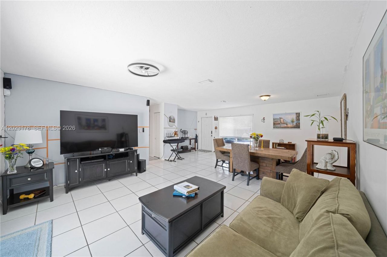 7715 SW 9th St, North Lauderdale, FL 33068 Photo