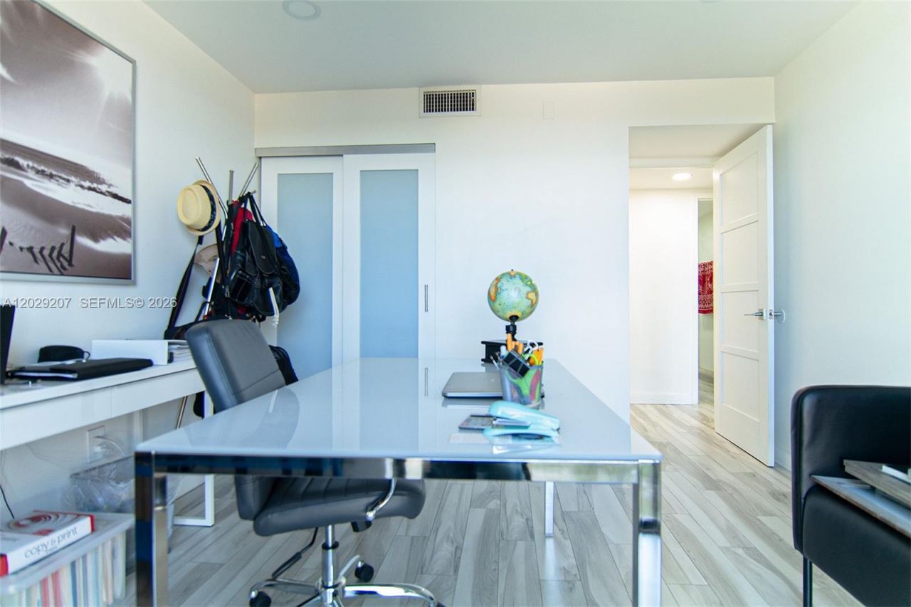 2500 NE 135th St , Unit B508, North Miami, FL 33181 Photo