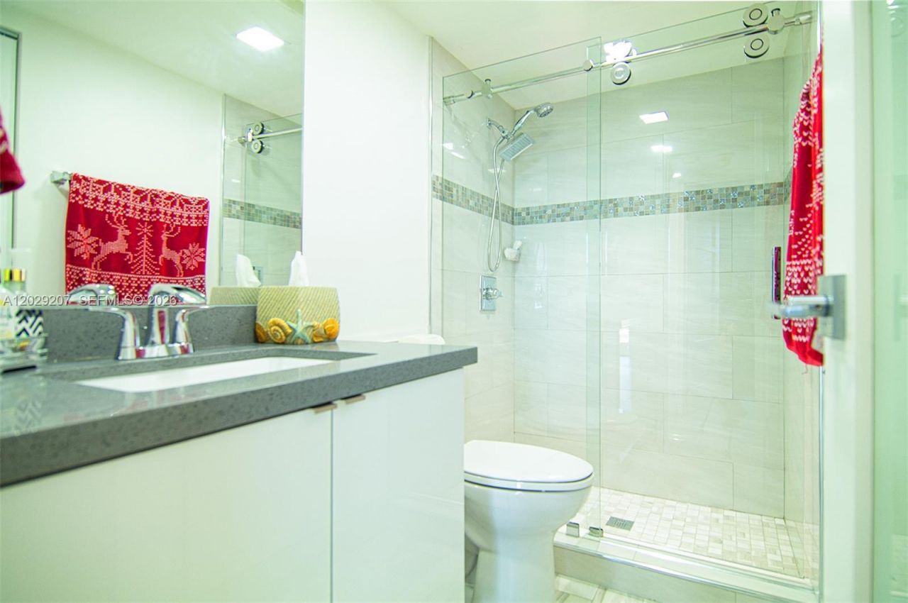 2500 NE 135th St , Unit B508, North Miami, FL 33181 Photo