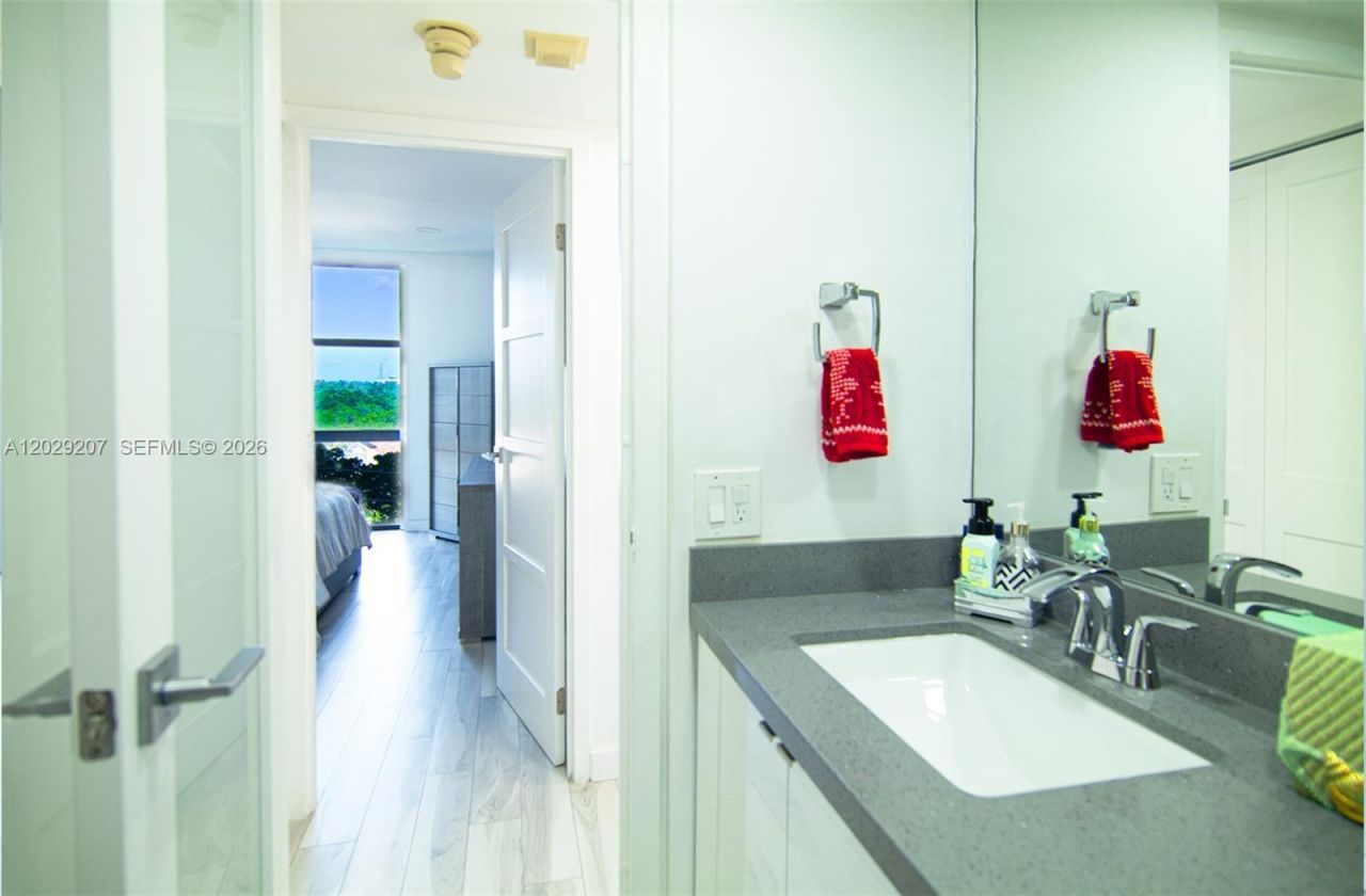 2500 NE 135th St , Unit B508, North Miami, FL 33181 Photo