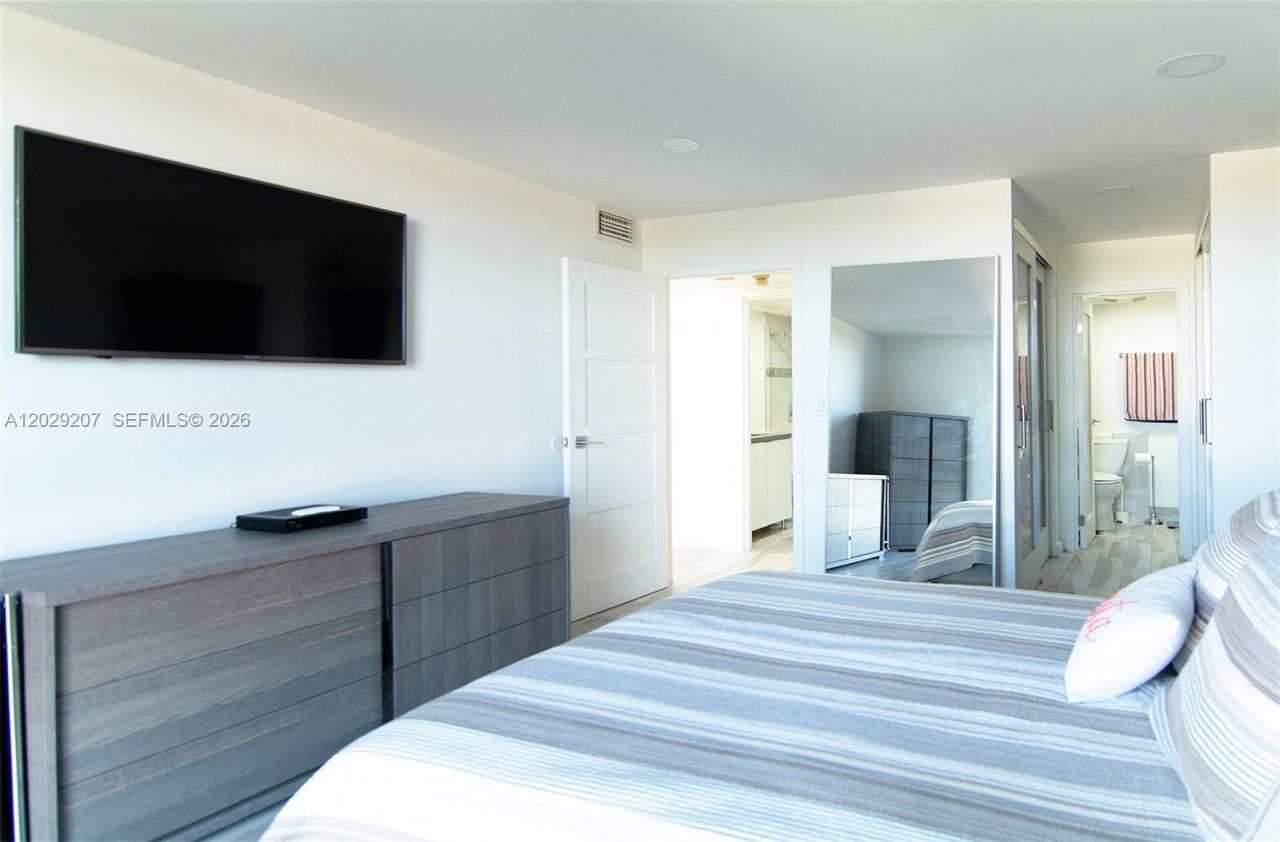 2500 NE 135th St , Unit B508, North Miami, FL 33181 Photo