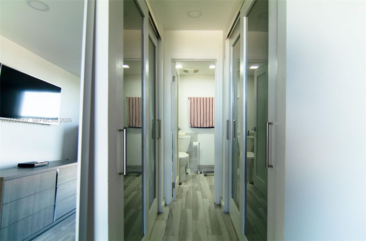 2500 NE 135th St , Unit B508, North Miami, FL 33181 Photo