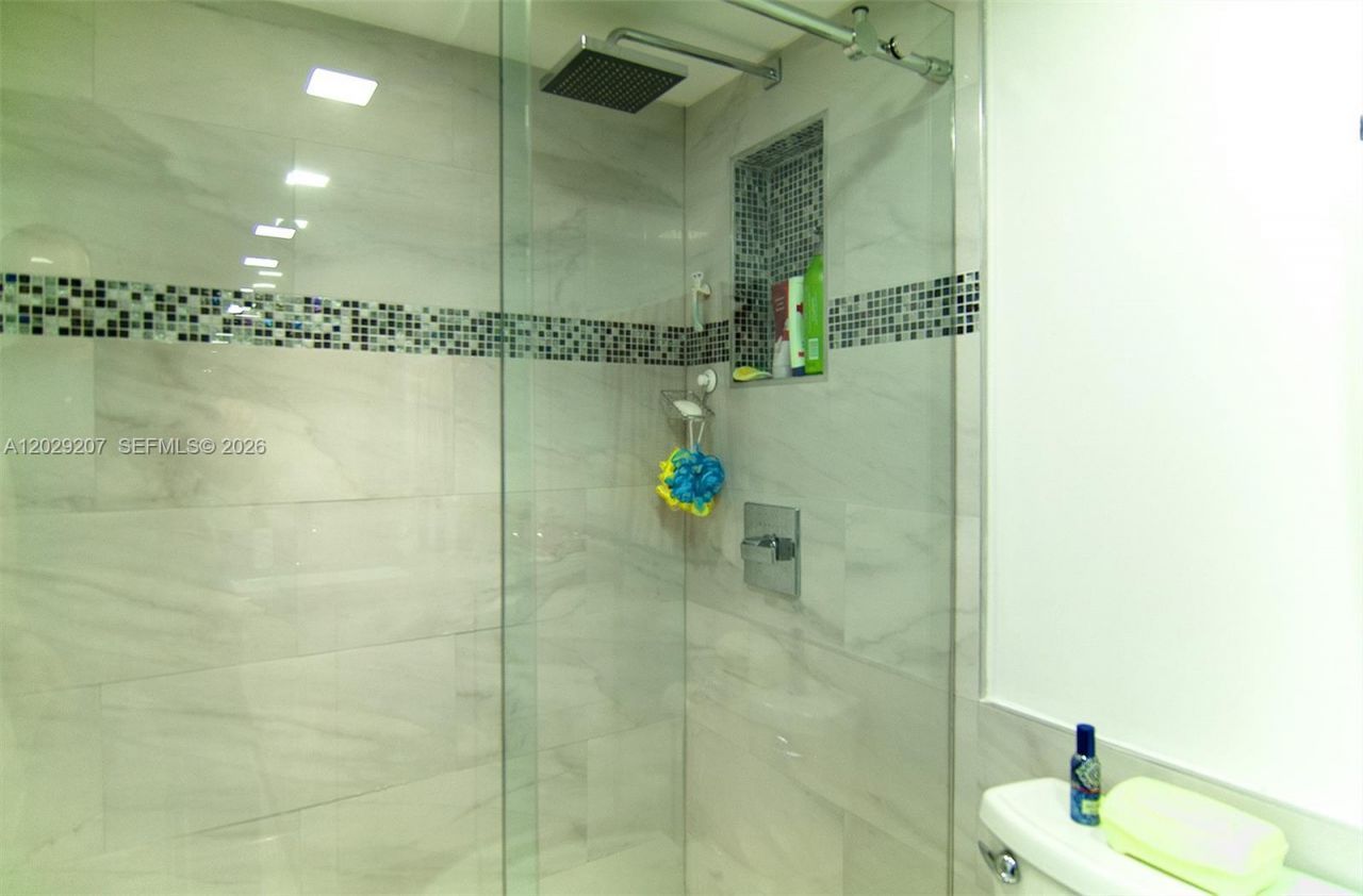 2500 NE 135th St , Unit B508, North Miami, FL 33181 Photo