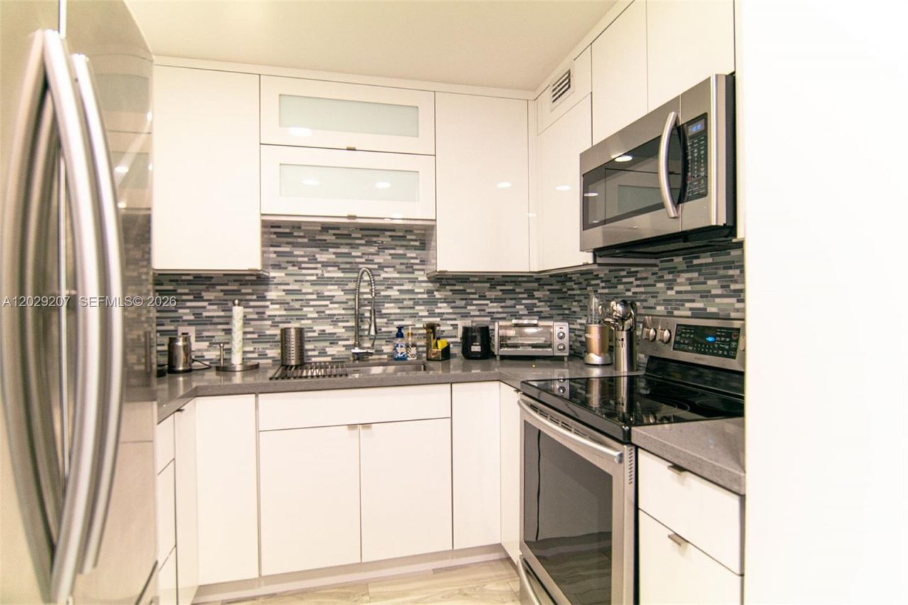 2500 NE 135th St , Unit B508, North Miami, FL 33181 Photo