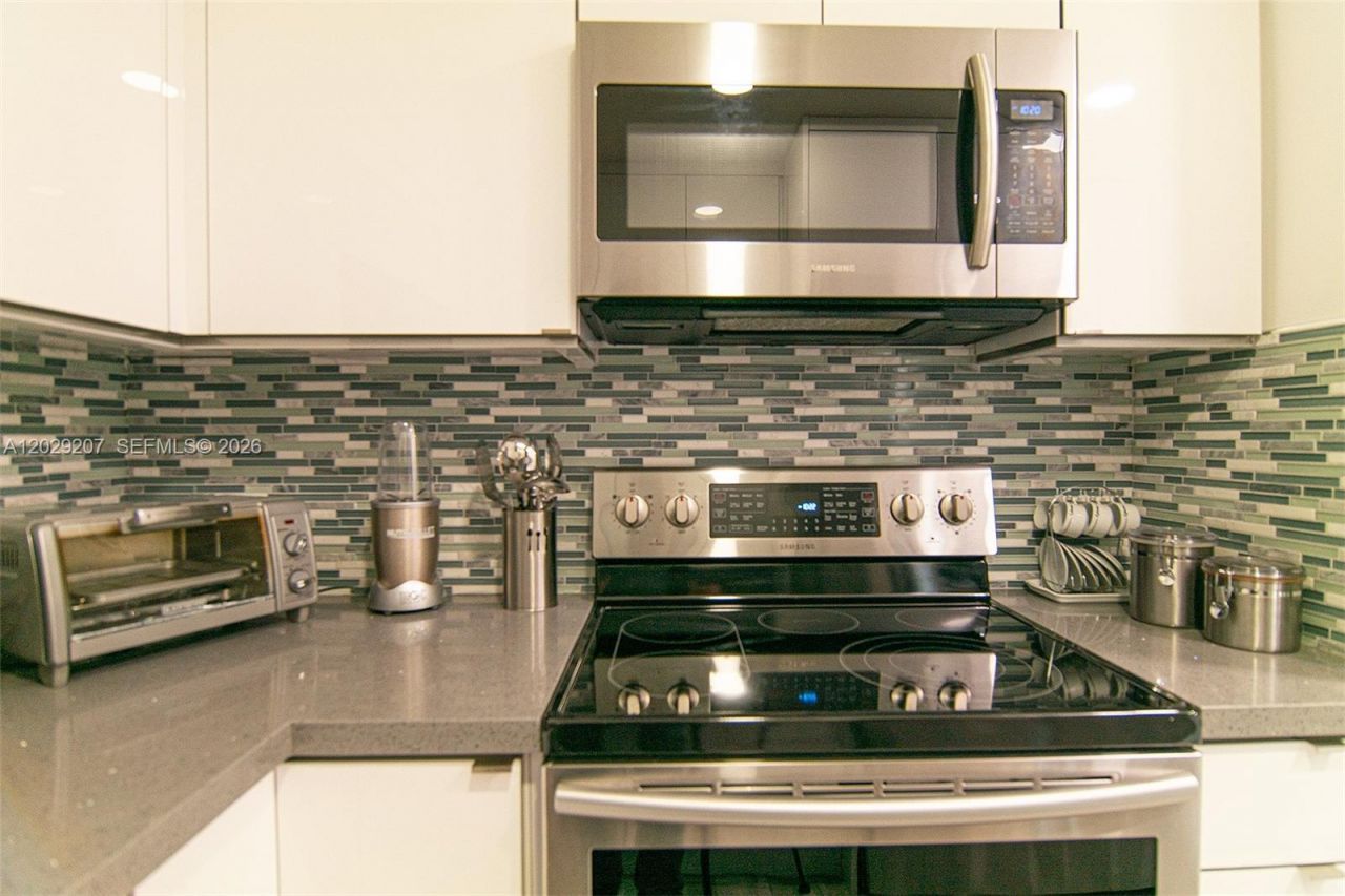 2500 NE 135th St , Unit B508, North Miami, FL 33181 Photo