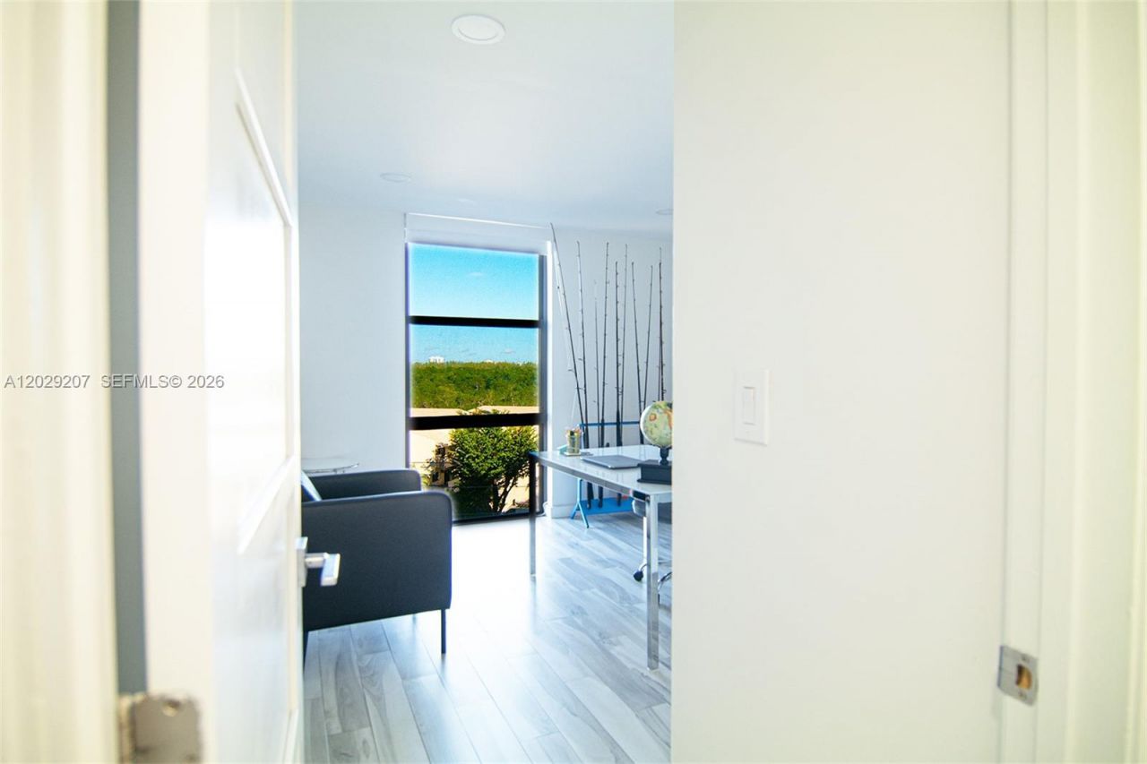 2500 NE 135th St , Unit B508, North Miami, FL 33181 Photo