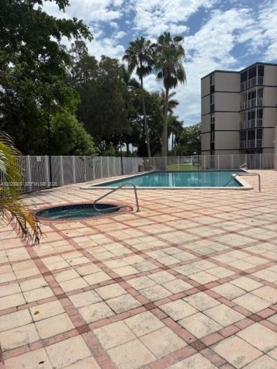 7075 NW 186th St, Unit C507, Hialeah, FL 33015 Photo