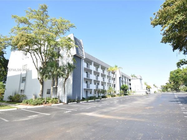 6080 NW 44th St , Unit 201, Lauderhill, FL 33319