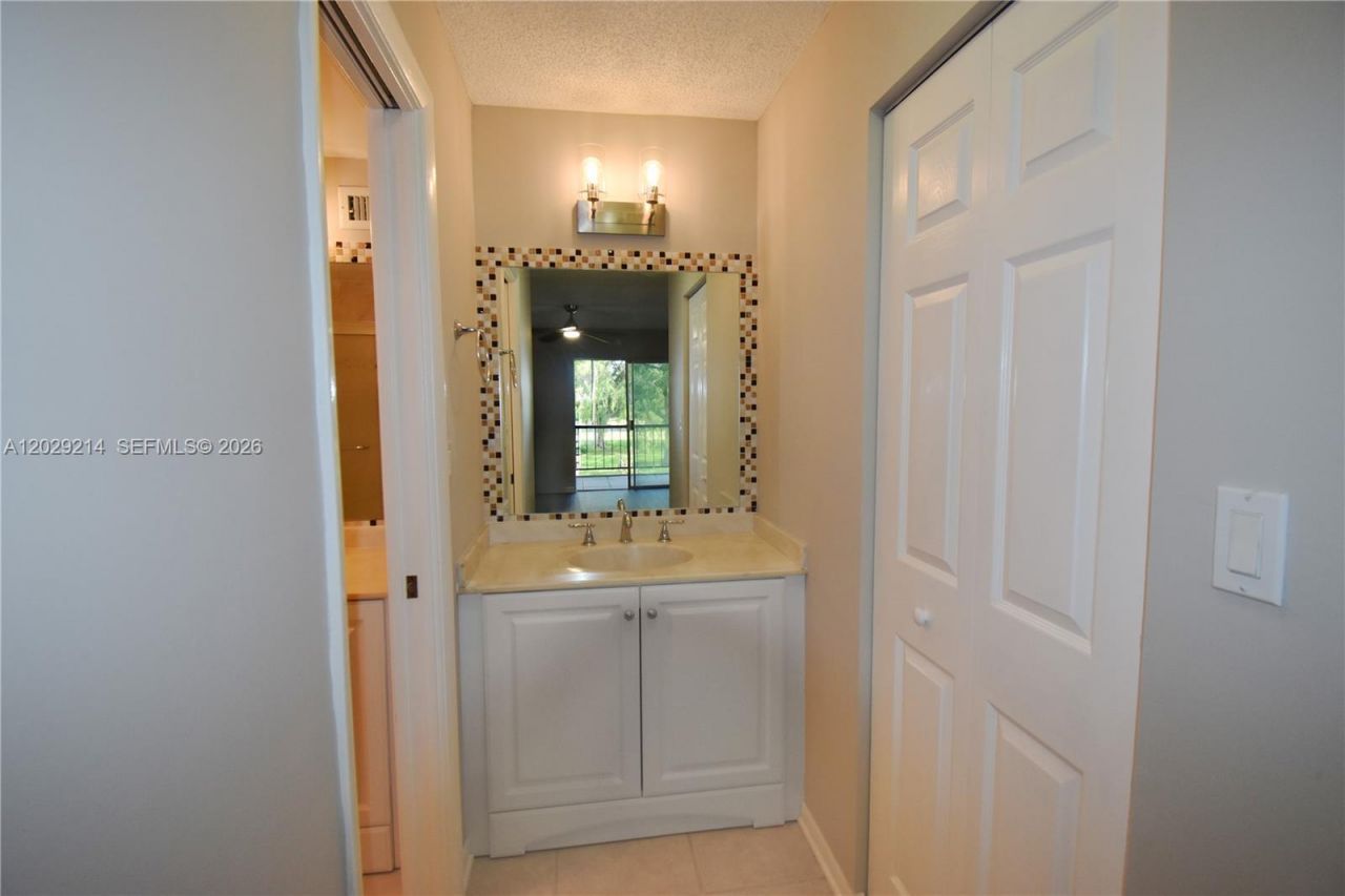 6080 NW 44th St , Unit 201, Lauderhill, FL 33319 Photo