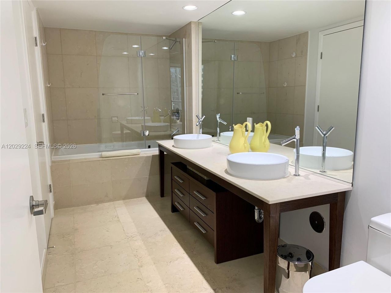 475 Brickell Ave , Unit 1611, Miami, FL 33131 Photo