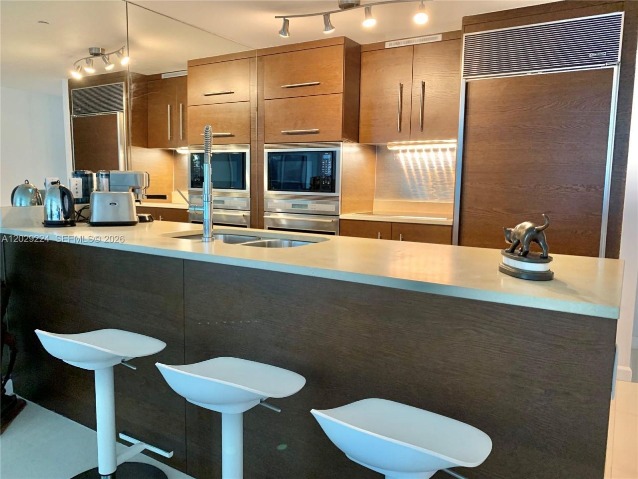 475 Brickell Ave , Unit 1611, Miami, FL 33131 Photo