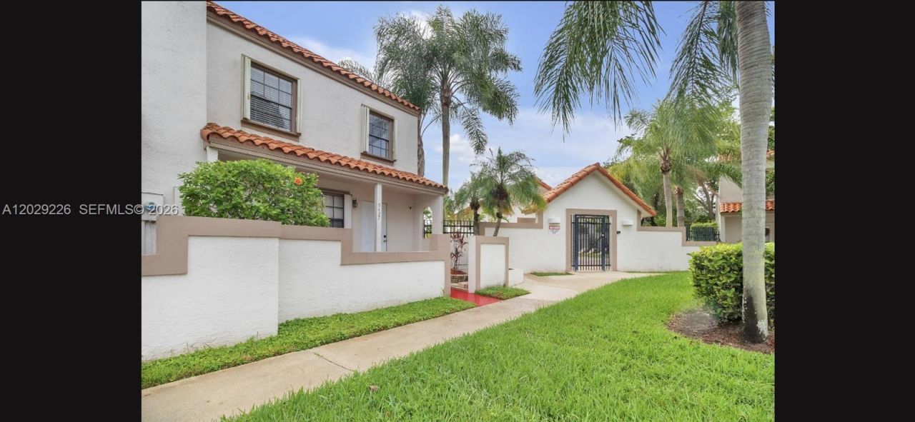 9427 NW 42nd St, Sunrise, FL 33351 Photo