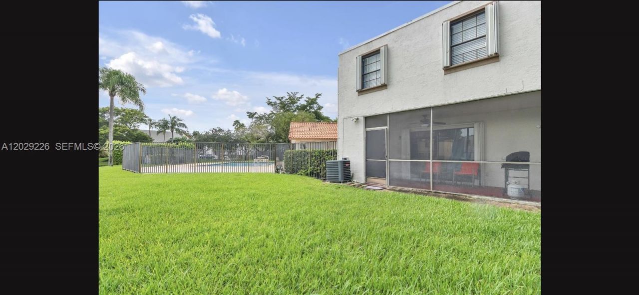 9427 NW 42nd St, Sunrise, FL 33351 Photo