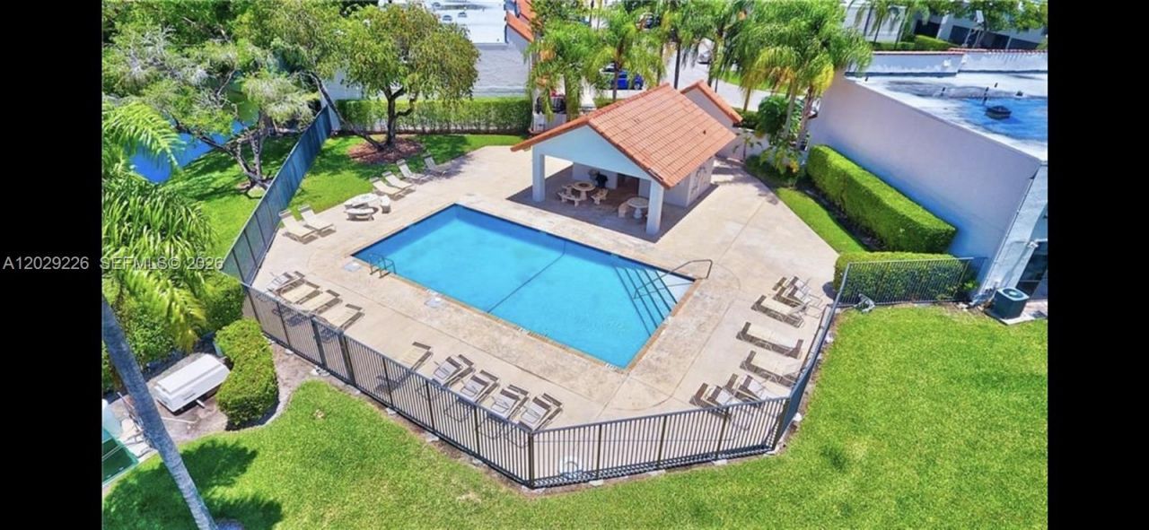 9427 NW 42nd St, Sunrise, FL 33351 Photo