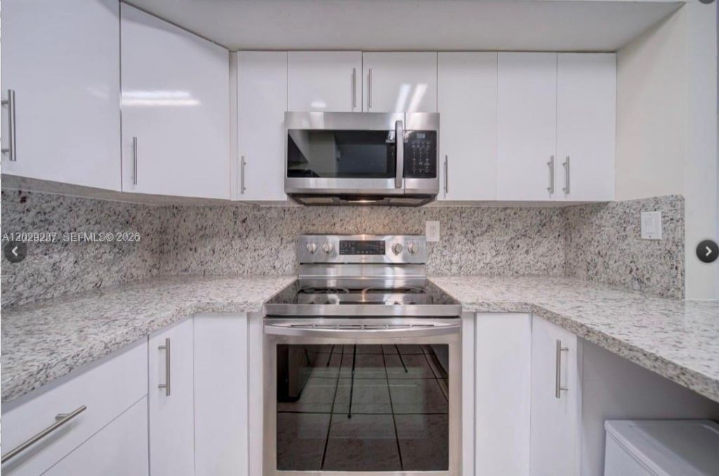 15182 E Loch Isle Dr E , Miami Lakes, FL 33014 Photo
