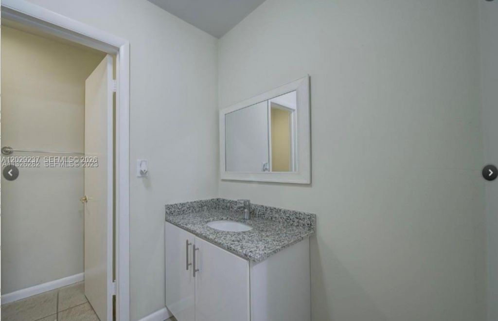 15182 E Loch Isle Dr E , Miami Lakes, FL 33014 Photo