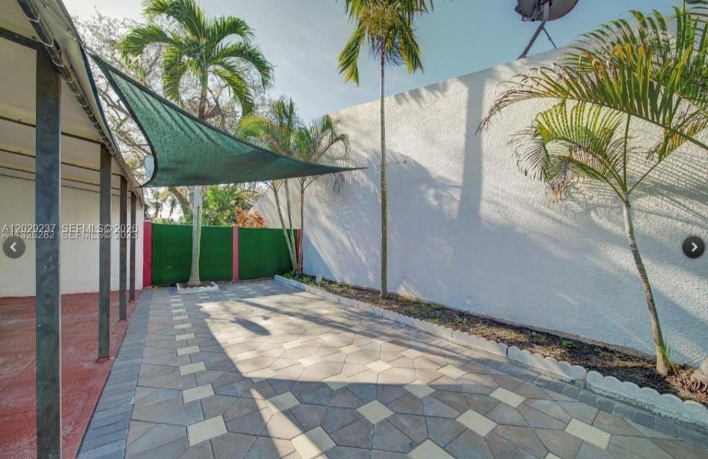 15182 E Loch Isle Dr E , Miami Lakes, FL 33014 Photo