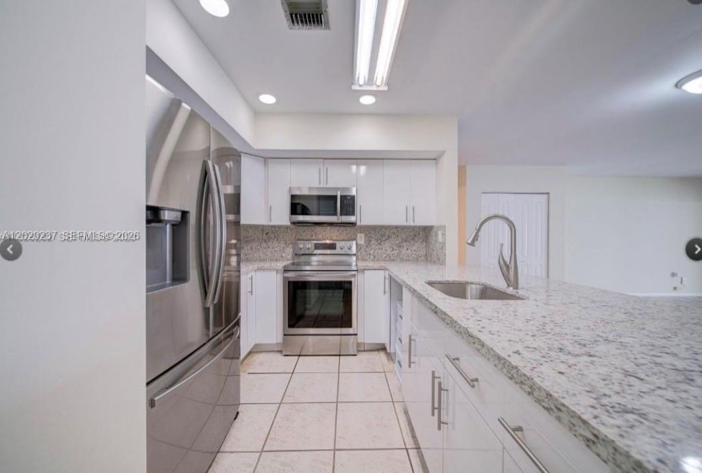 15182 E Loch Isle Dr E , Miami Lakes, FL 33014 Photo