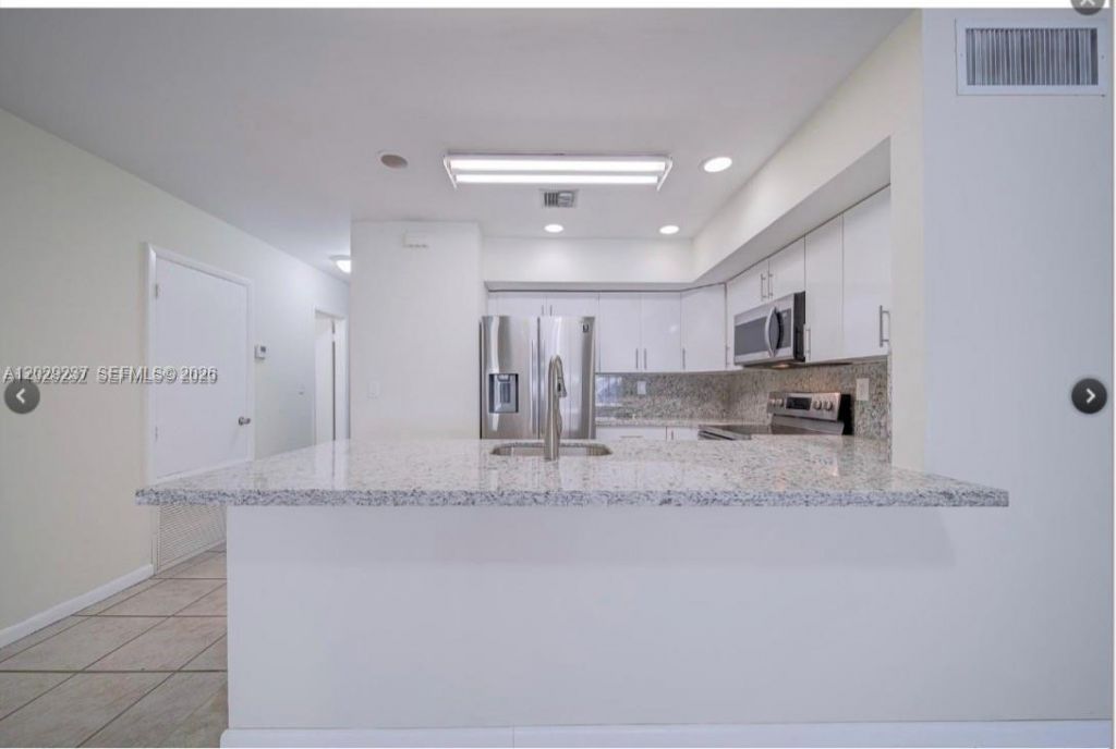 15182 E Loch Isle Dr E , Miami Lakes, FL 33014 Photo