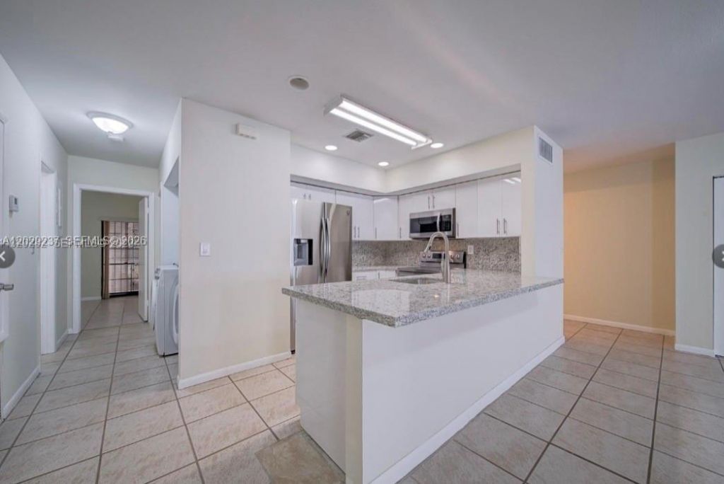15182 E Loch Isle Dr E , Miami Lakes, FL 33014 Photo