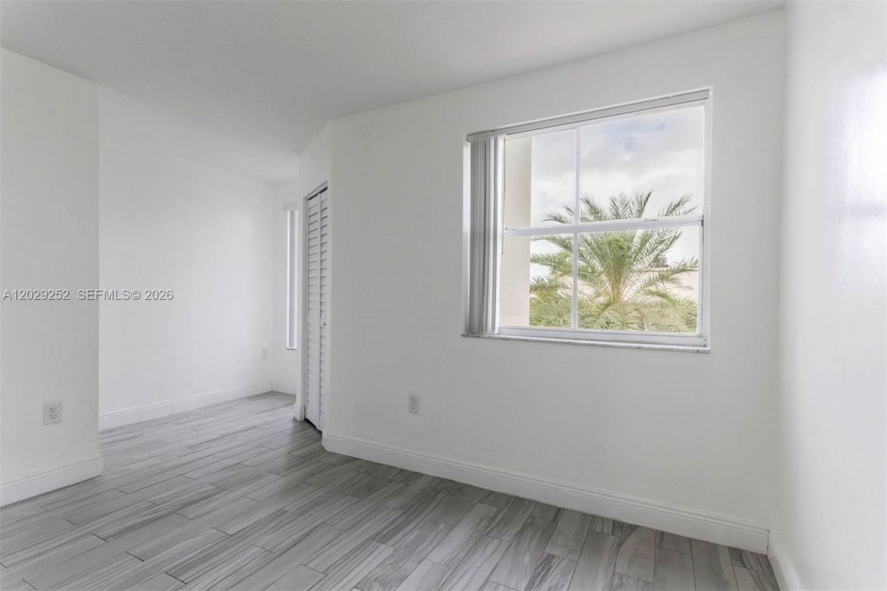 8580 NW 6th Ln , Unit 6-205, Miami, FL 33126 Photo